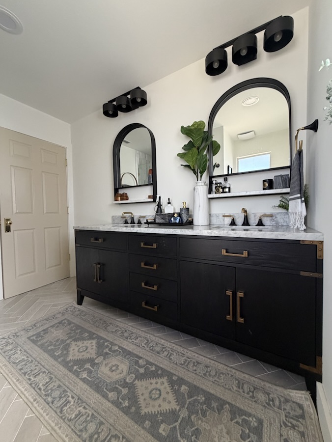 Bath with double vanity